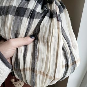 Burberry giant check scarf in linen